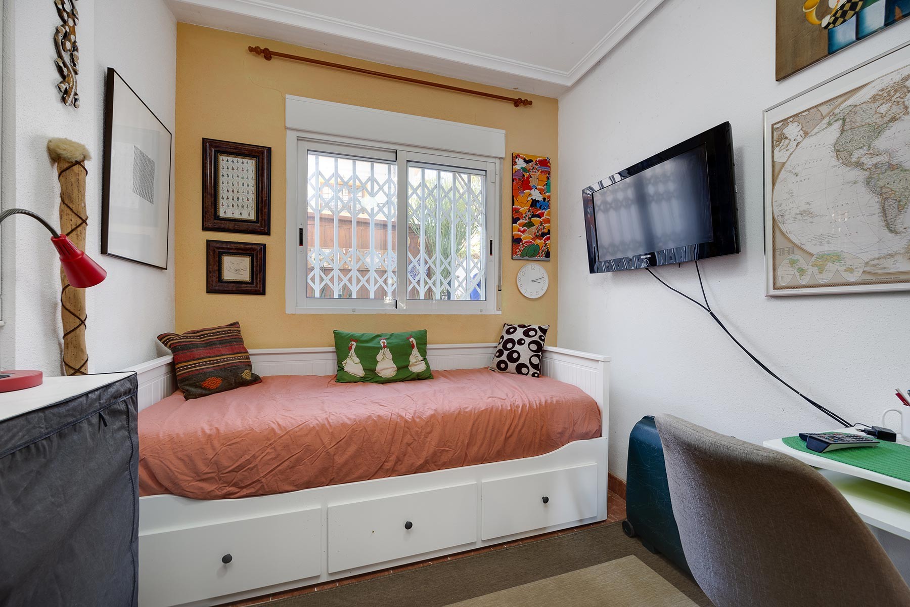 Garden in villa for sale in Orihuela Costa