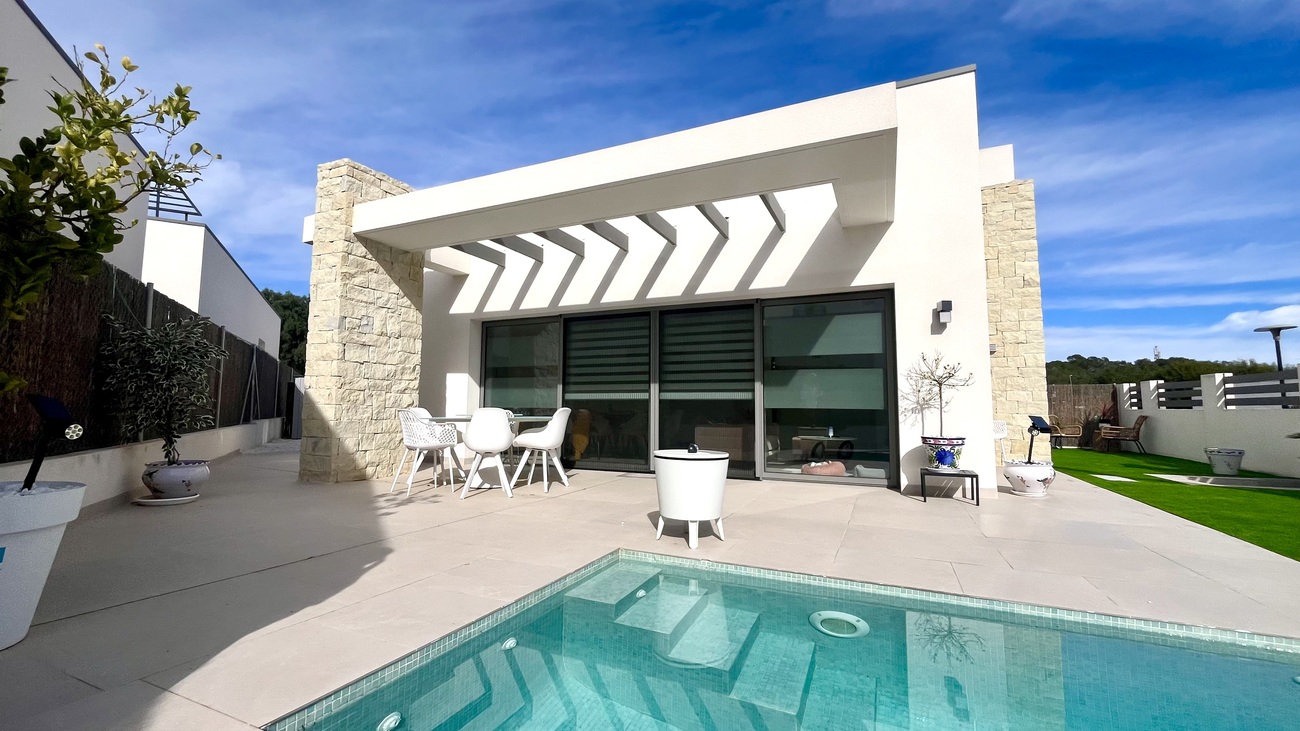 Master bedroom in villa for sale in San Miguel de Salinas