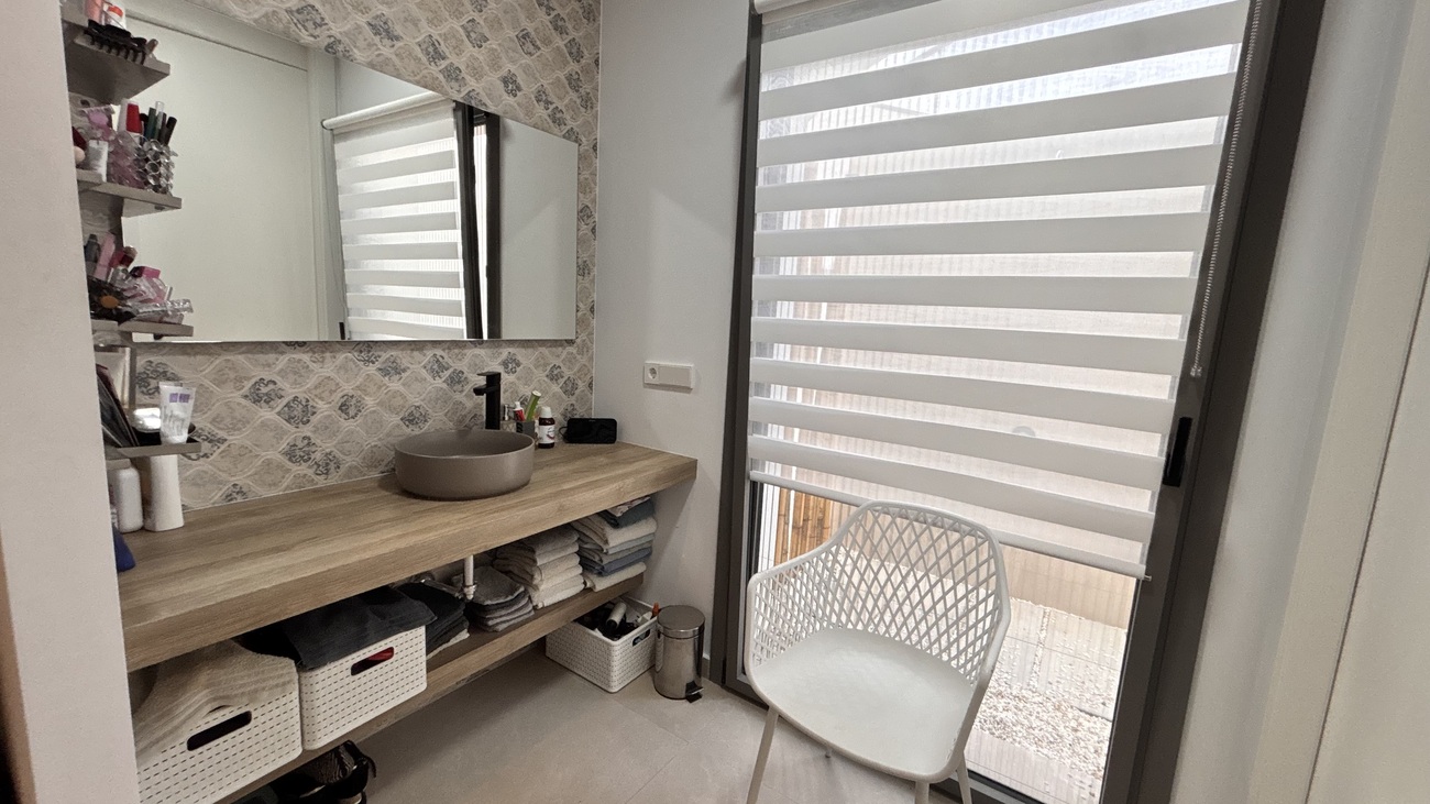 Bathroom in villa for sale in San Miguel de Salinas