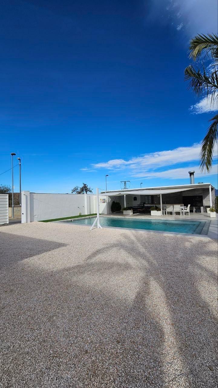 Garden in villa for sale in Orihuela