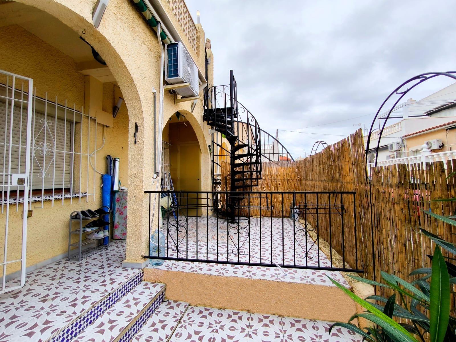 For sale this beautiful house in a very quiet area in the Urbanization La Marina