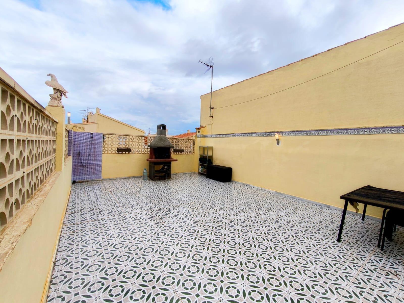 For sale this beautiful house in a very quiet area in the Urbanization La Marina