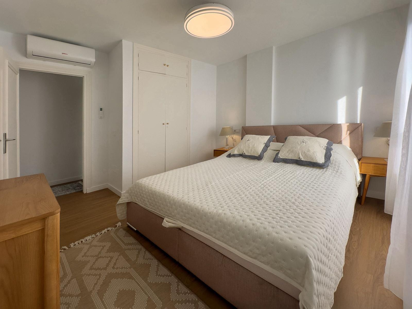 Bedroom in apartment for sale in Torrevieja