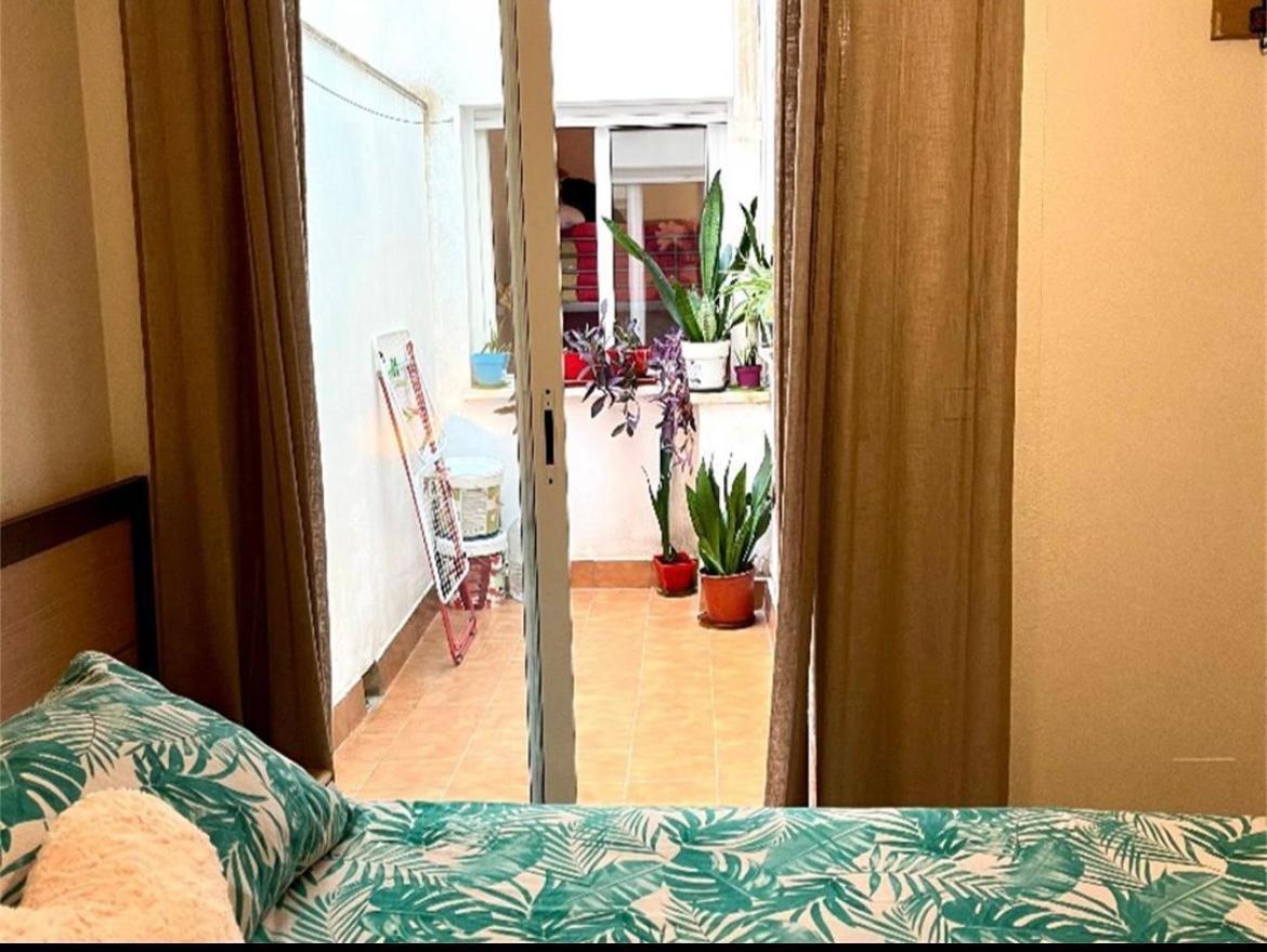 Master bedroom in apartment for sale in Formentera del Segura