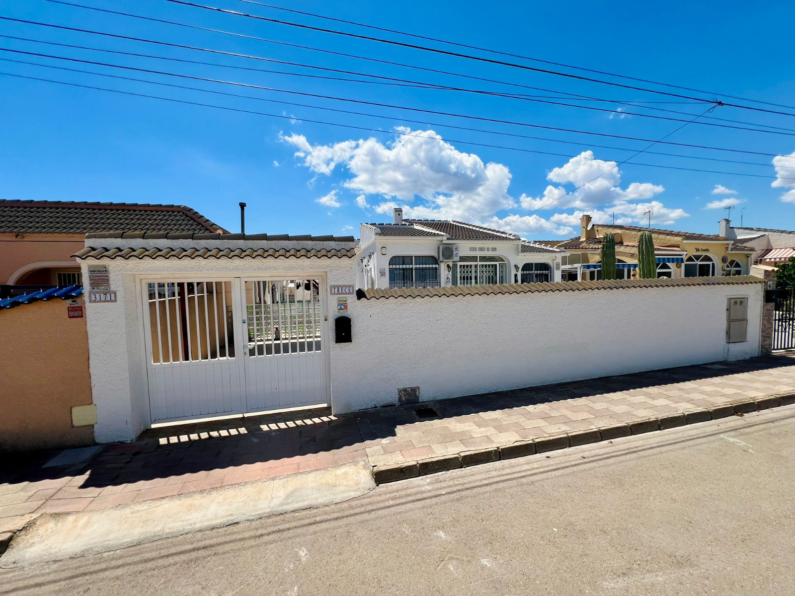 REFERENCE: 015 Property information We present to you a 114 m² townhouse on a 287 m² plot in the San