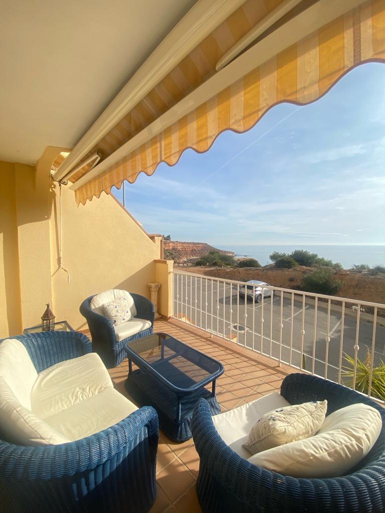 We are happy to present this fantastic duplex located in the prestigious Aguamarina development, rig