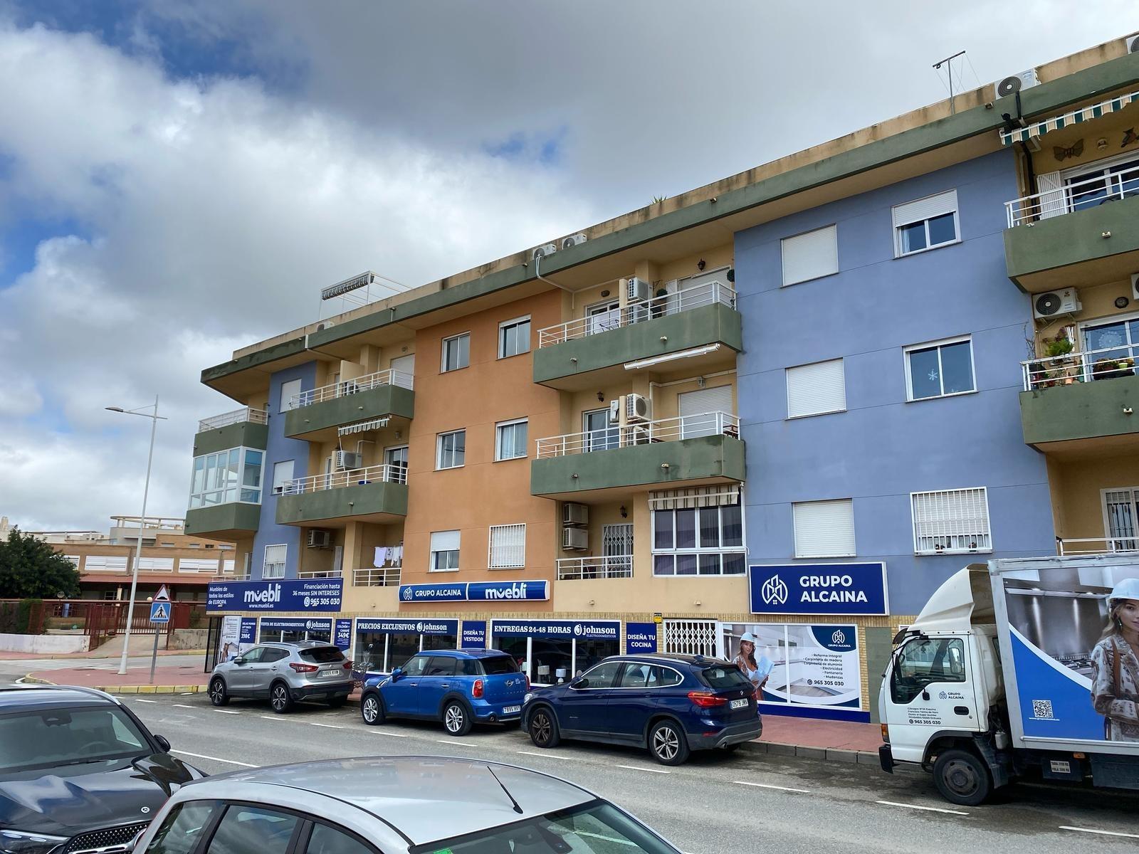 We present this newly renovated apartment located on the second floor of a building in the municipal