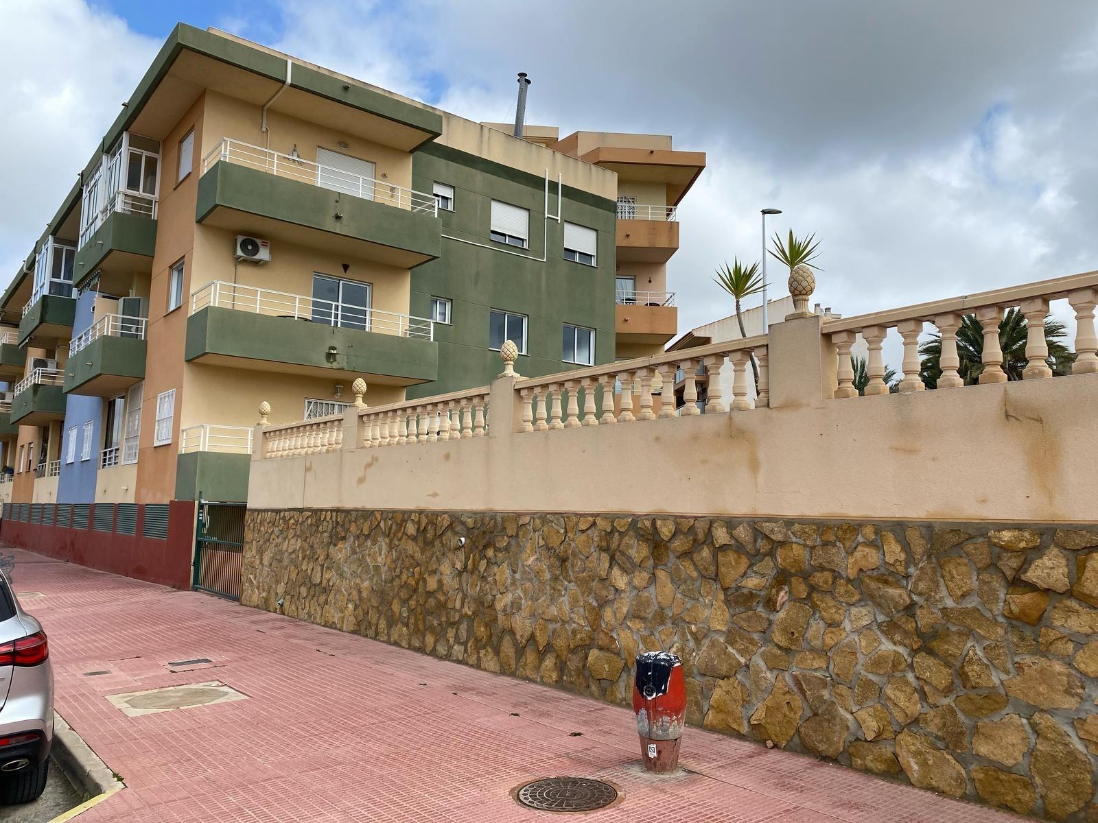 We present this newly renovated apartment located on the second floor of a building in the municipal