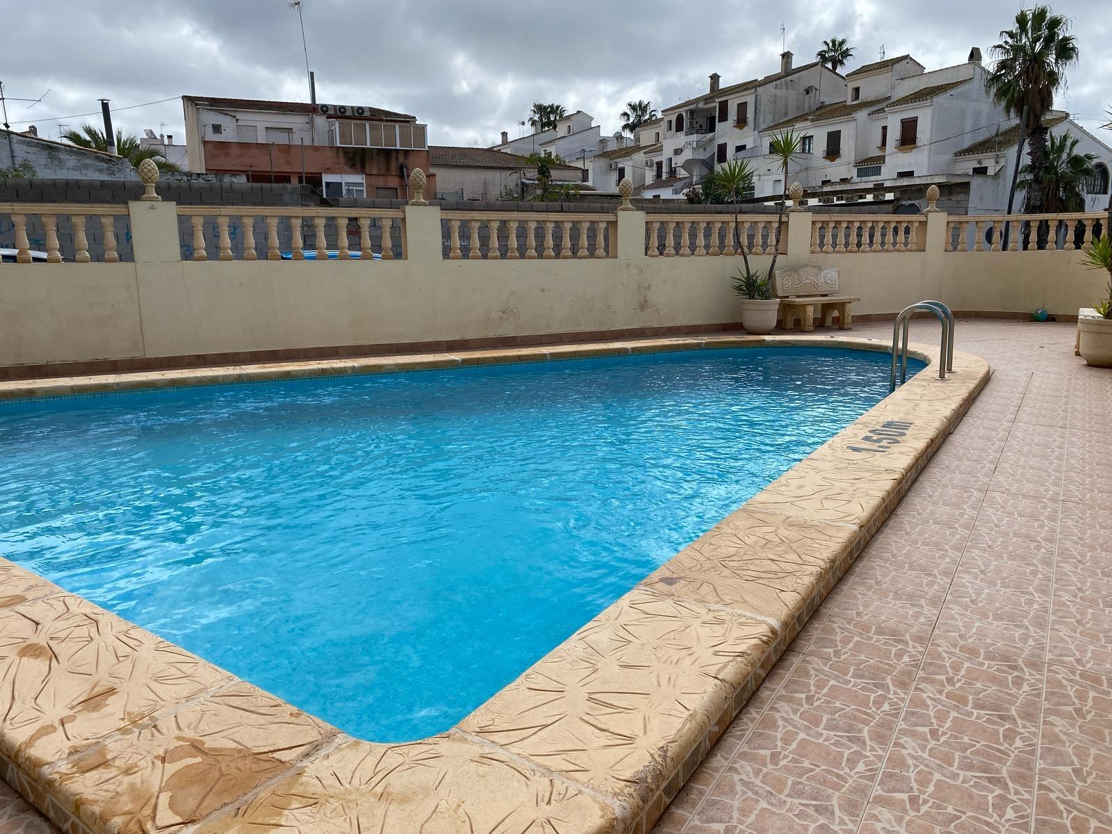 We present this newly renovated apartment located on the second floor of a building in the municipal
