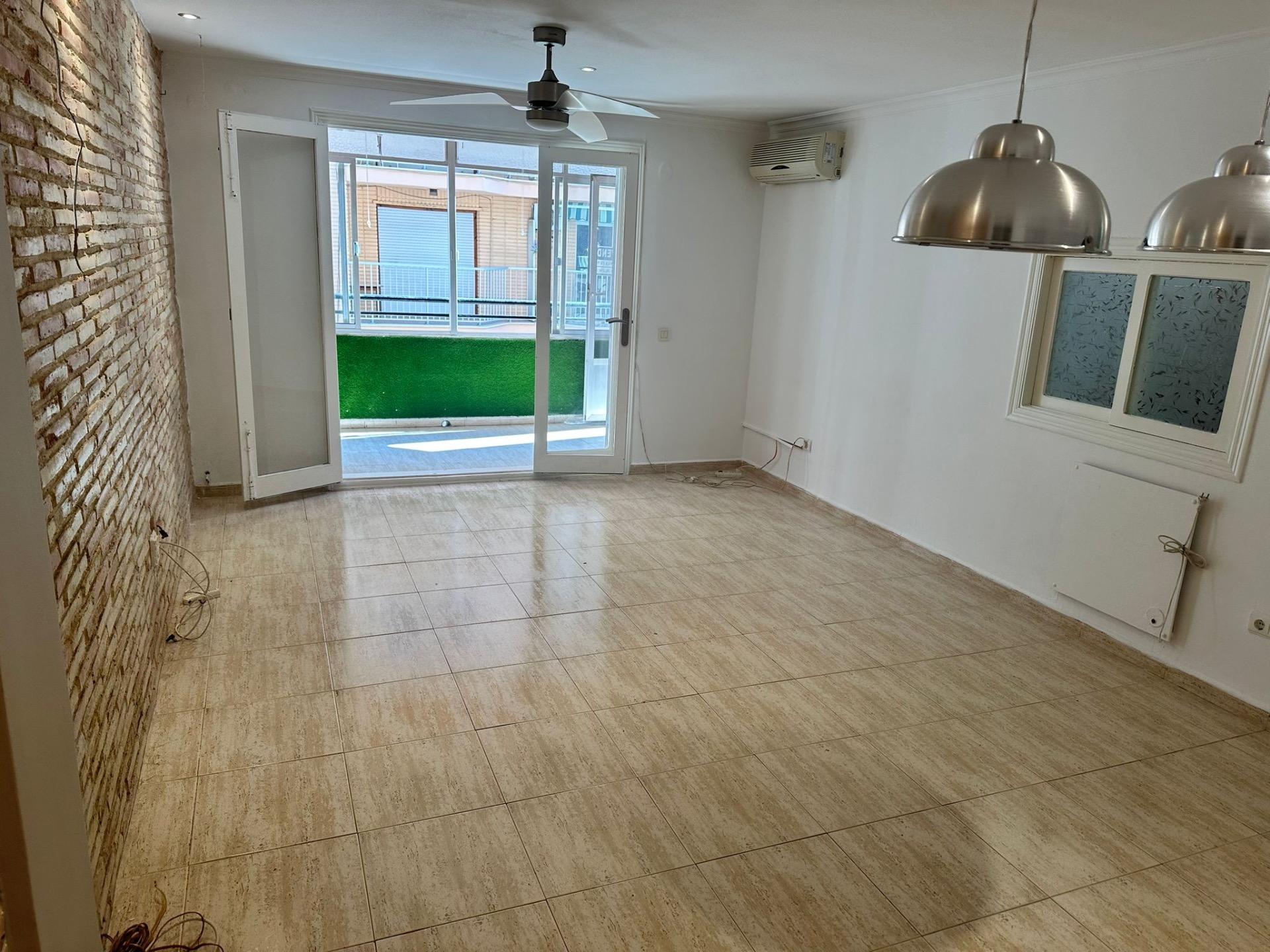 We are happy to present this beautiful 117-square-meter apartment, just 100 meters from the famous A