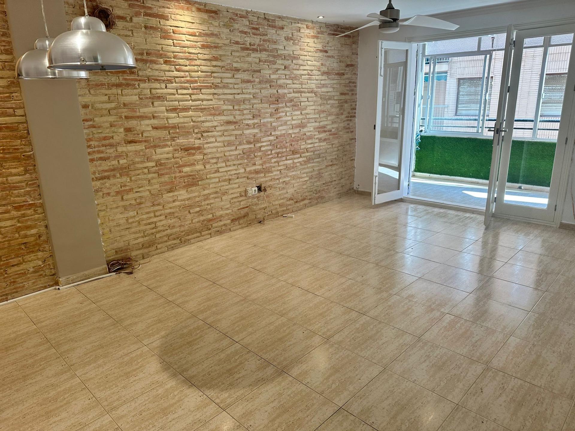 We are happy to present this beautiful 117-square-meter apartment, just 100 meters from the famous A