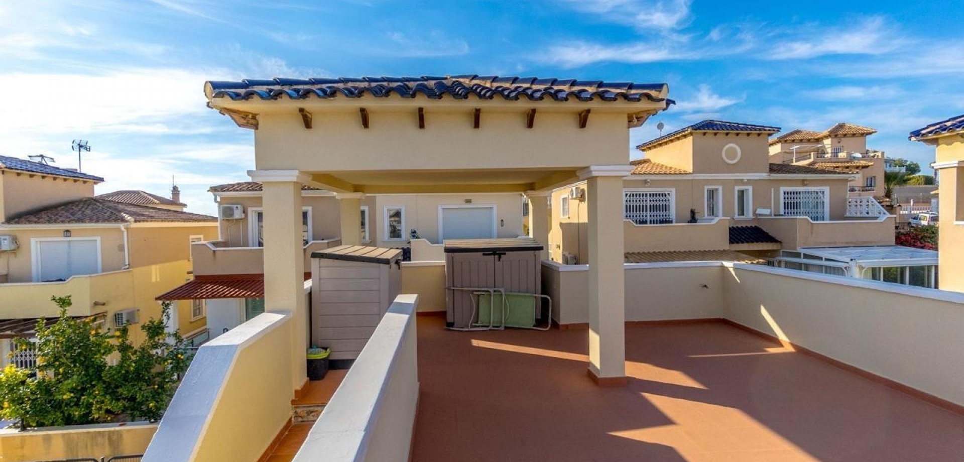 Garden in villa for sale in Orihuela Costa
