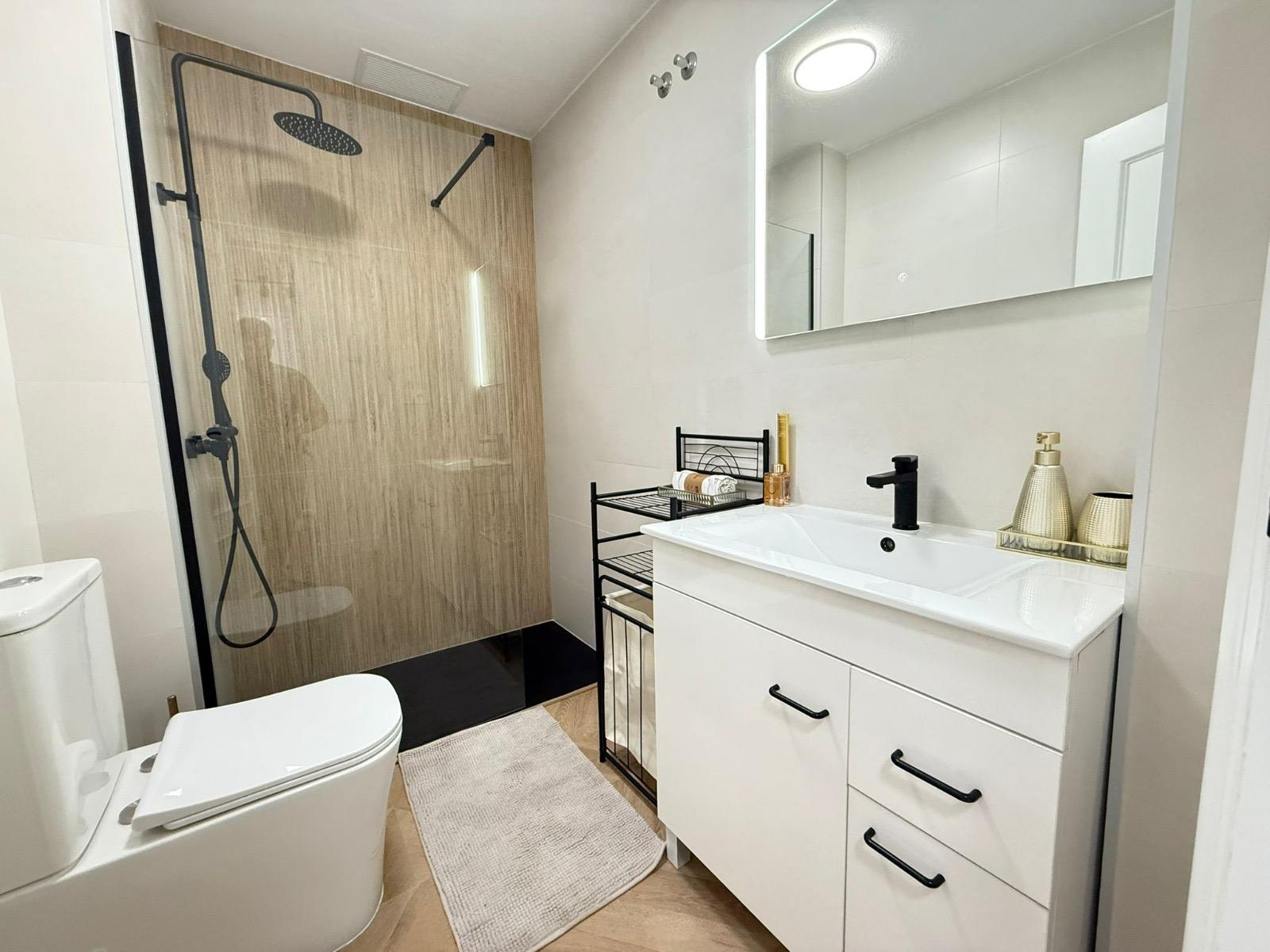 Bedroom in apartment for sale in Torrevieja