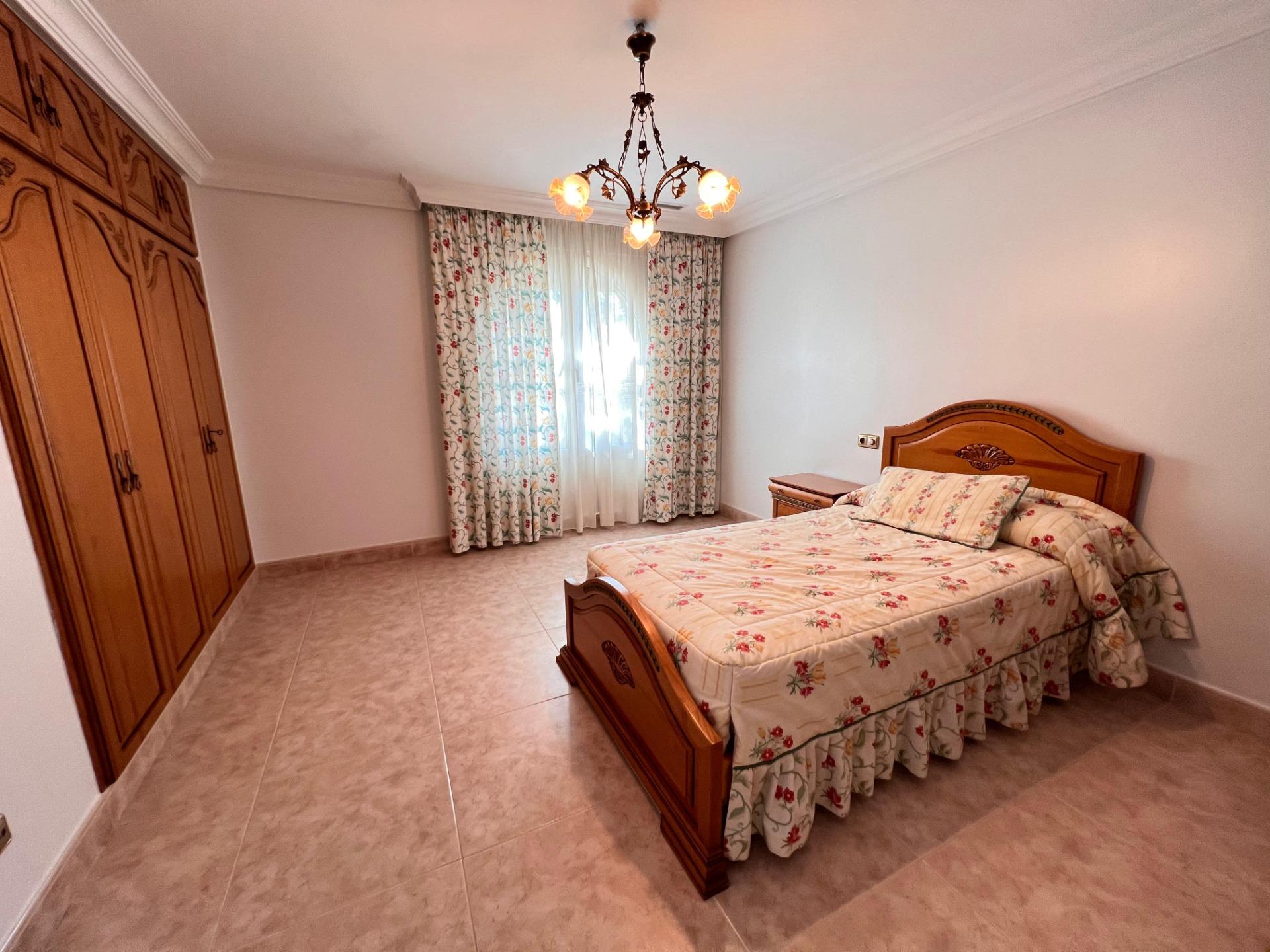 Bedroom in villa for sale in Callosa de Segura