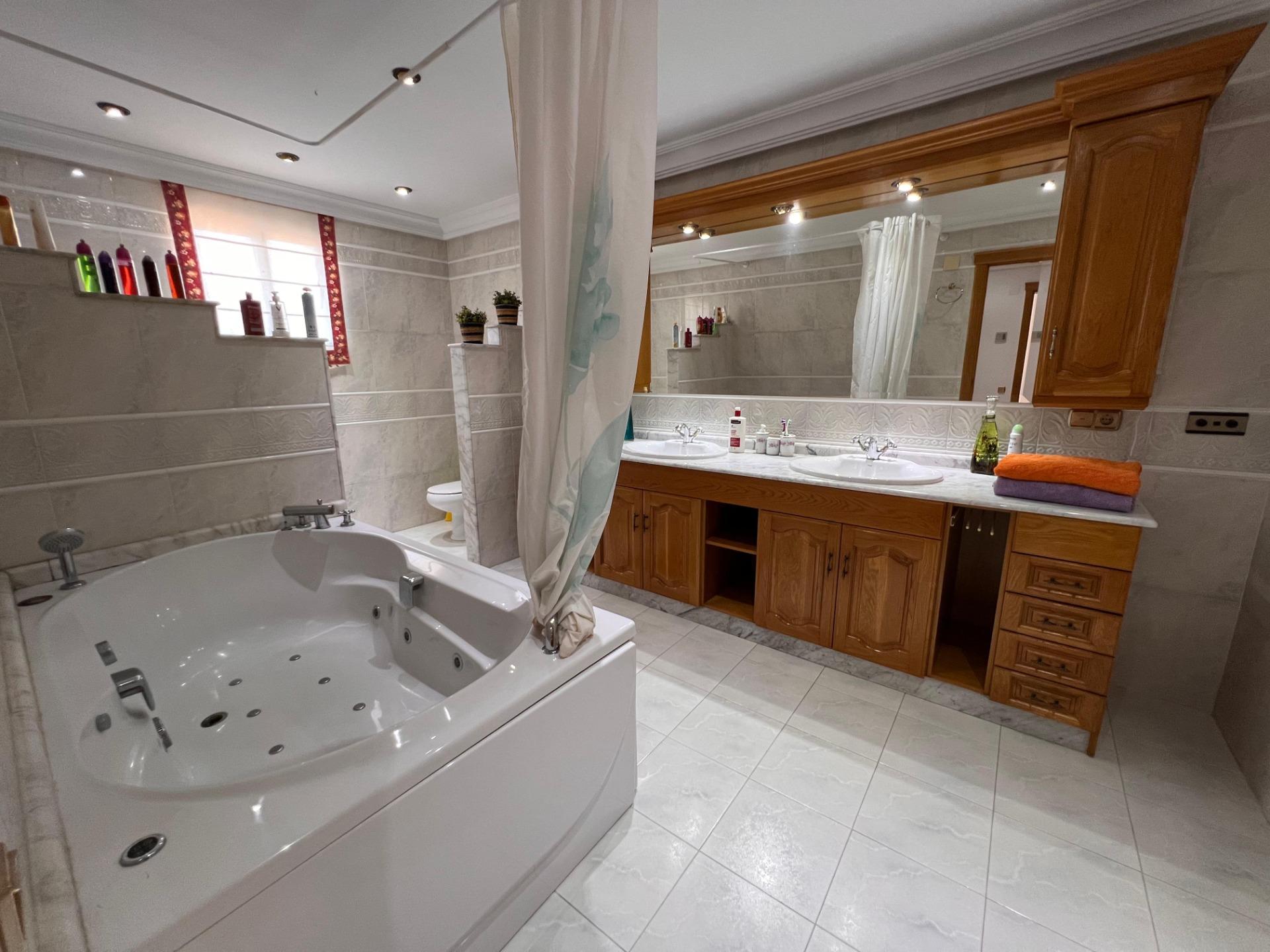 Master bedroom in villa for sale in Callosa de Segura