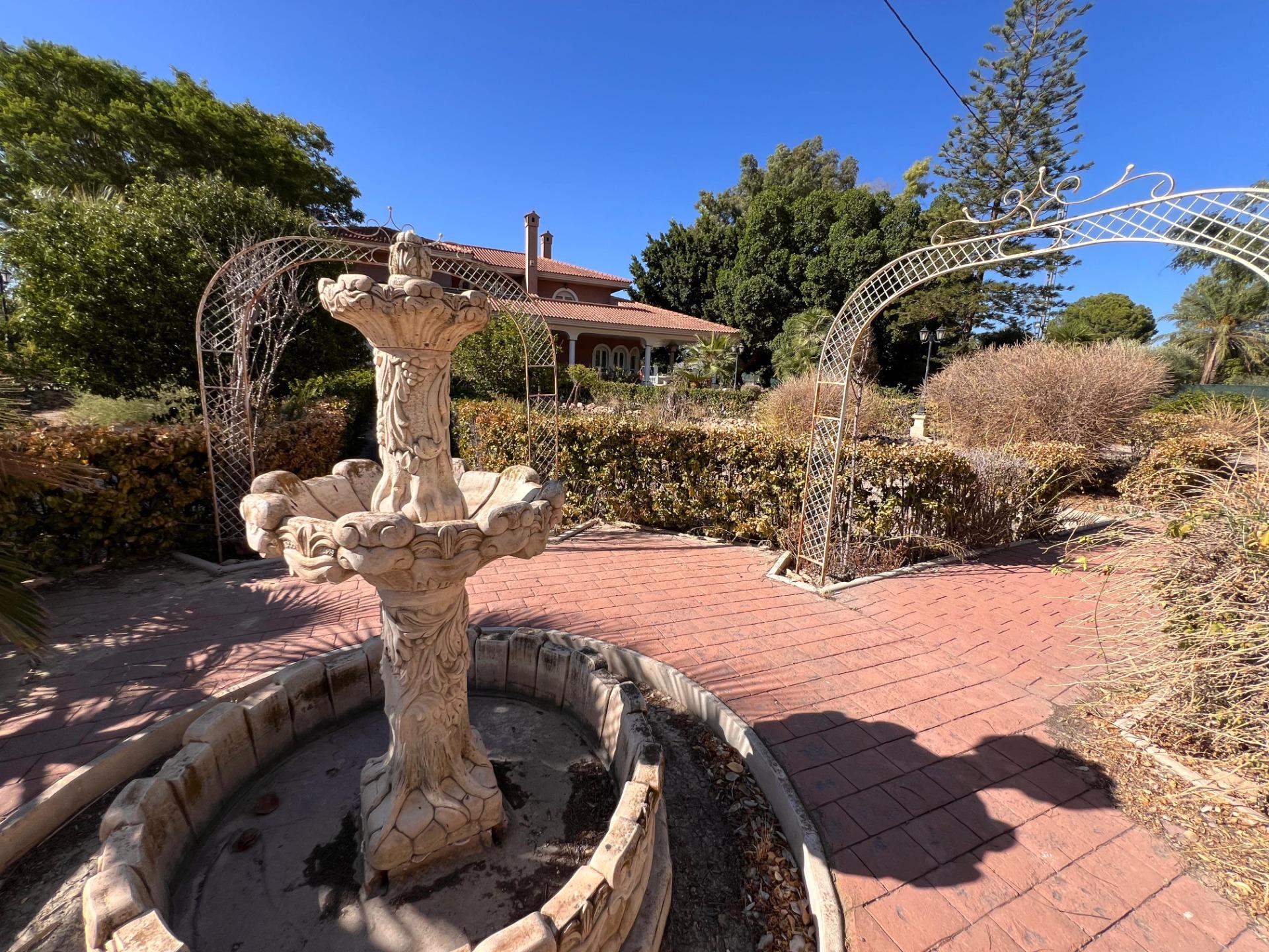 Garden in villa for sale in Callosa de Segura