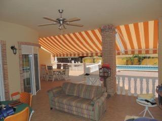 Living room in villa for sale in Catral