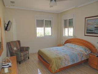 Dining area in villa for sale in Catral