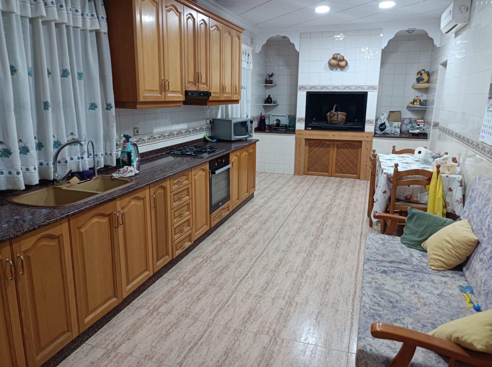 Bedrooms: 4, Bathrooms: 2, Town House in Granja de Rocamora, Alicante, Spain
