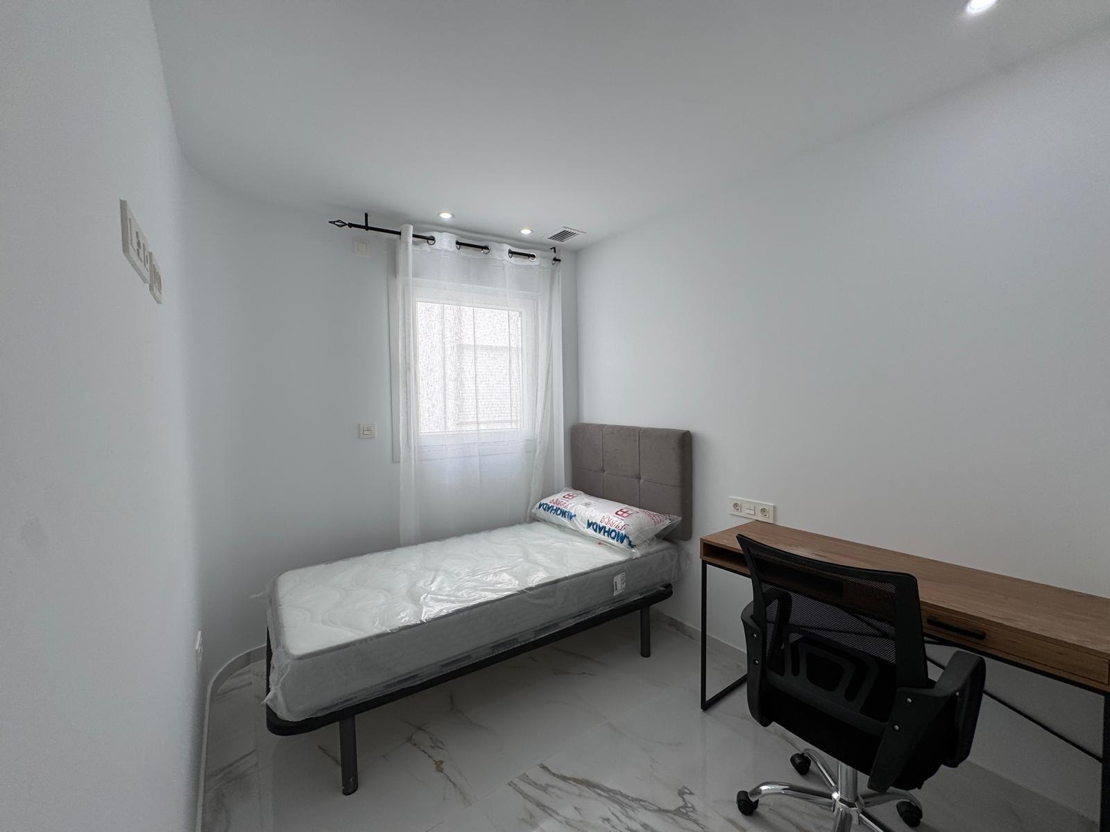 Master bedroom in apartment for sale in Torrevieja