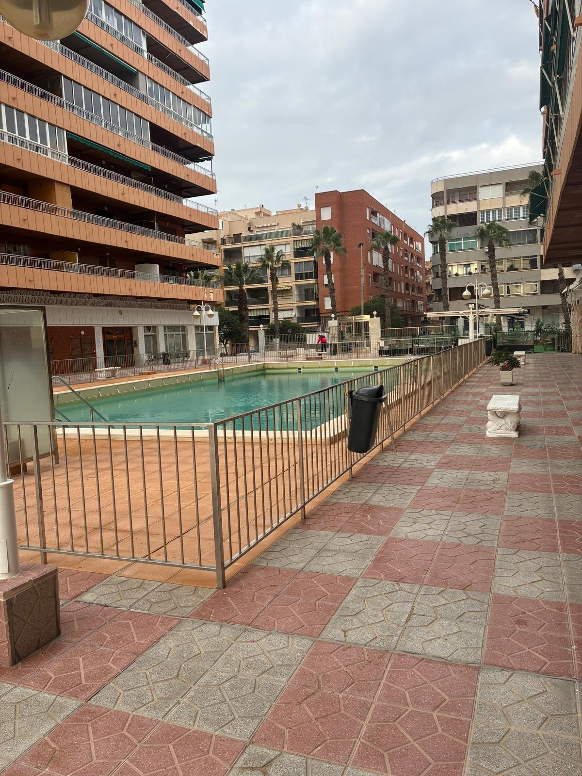Bedroom in apartment for sale in Torrevieja