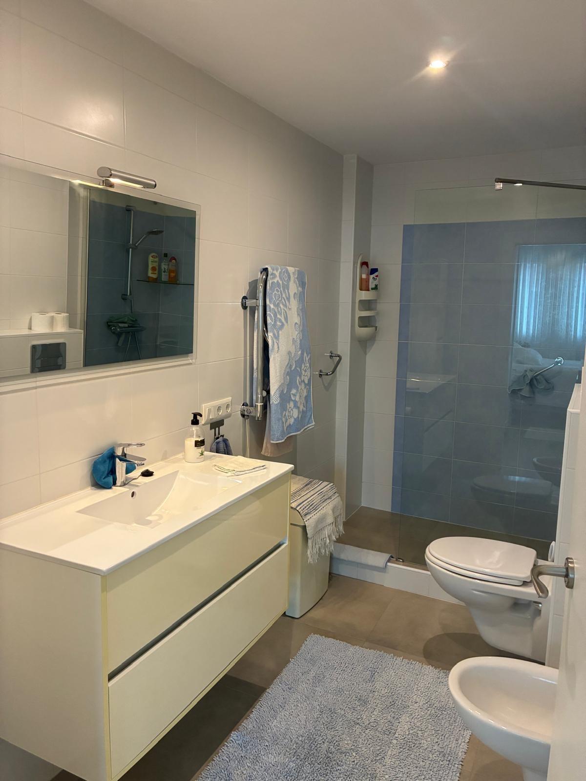 Master bedroom in apartment for sale in Torrevieja