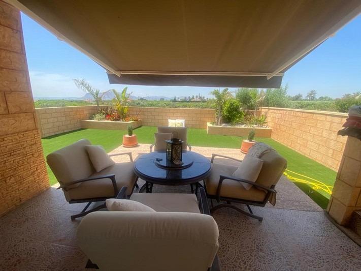 Master bedroom in villa for sale in Albatera