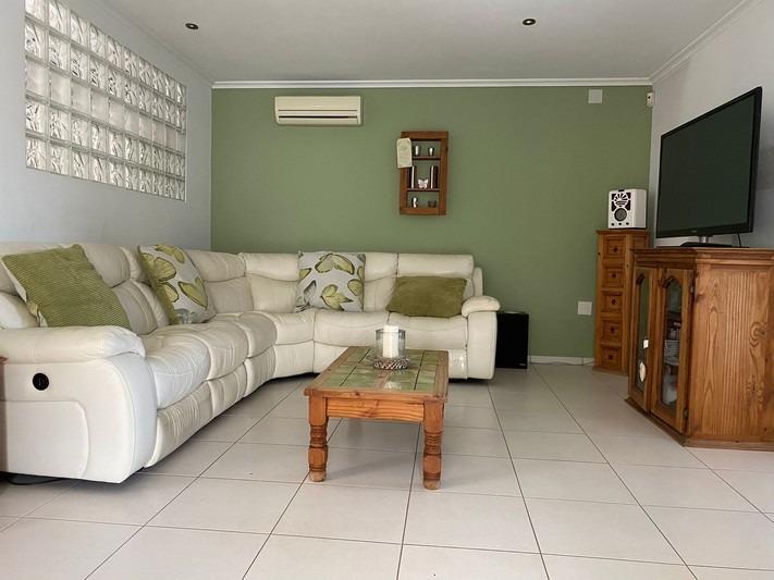 Pool area in villa for sale in Albatera
