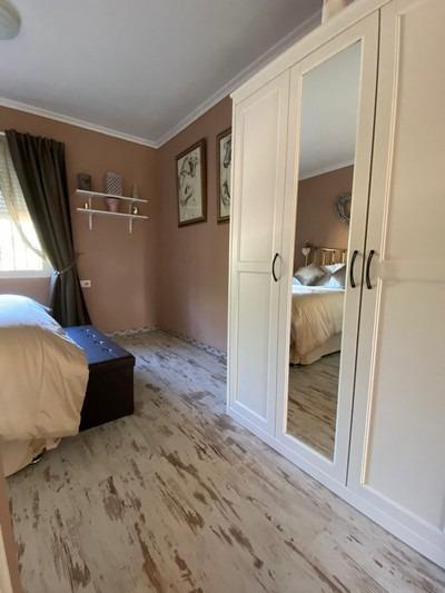 Master bedroom in villa for sale in Albatera