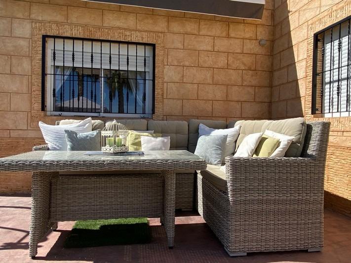 Garden in villa for sale in Albatera