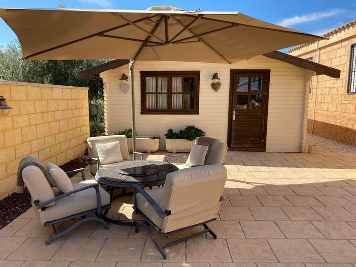 Living room in villa for sale in Albatera