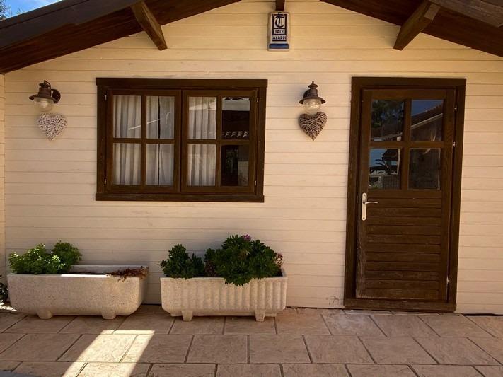 Master bedroom in villa for sale in Albatera