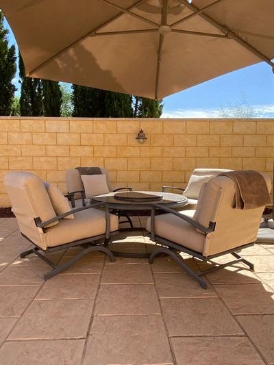 Pool area in villa for sale in Albatera