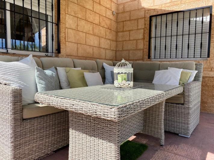 Pool area in villa for sale in Albatera
