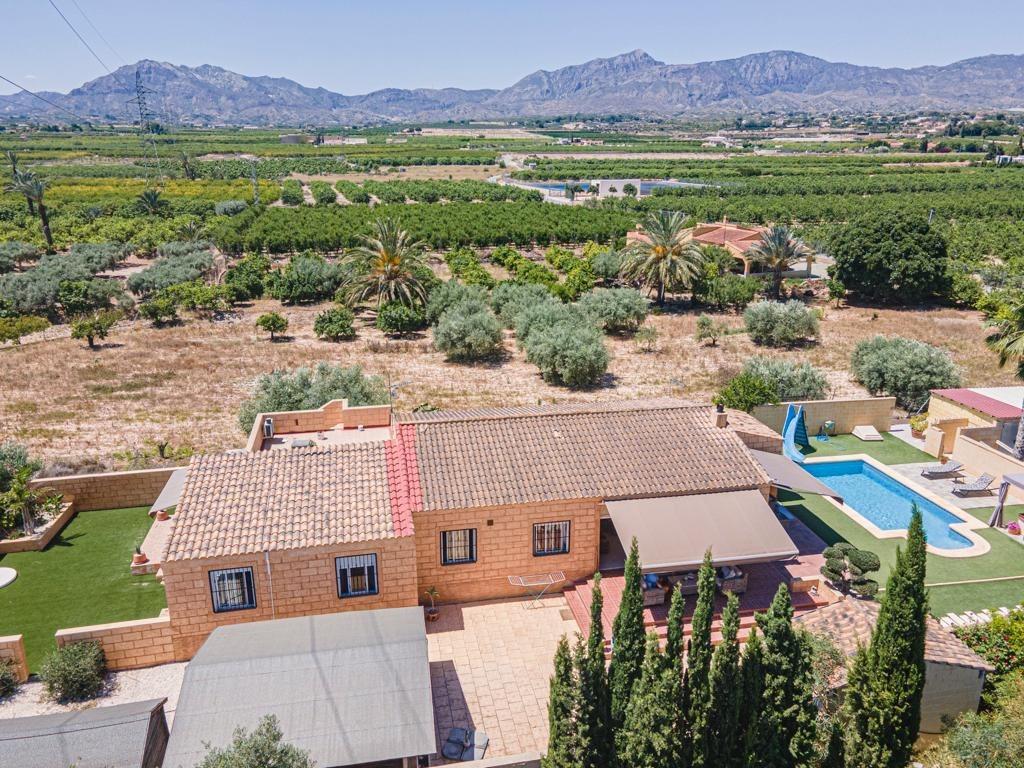 Terrace in villa for sale in Albatera