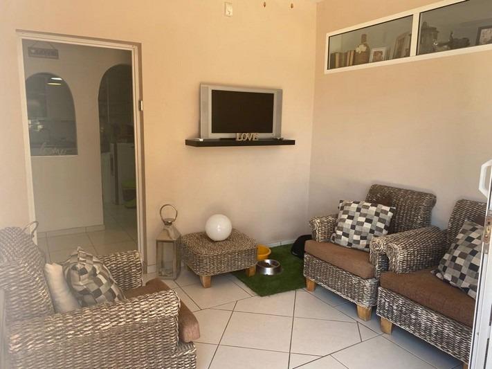 Garden in villa for sale in Albatera