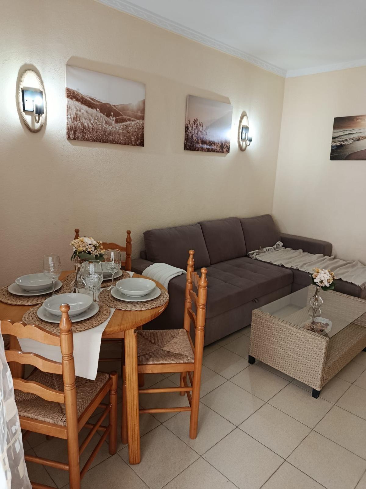 We present a charming apartment in the sought-after Cabo Cervera area of Torrevieja