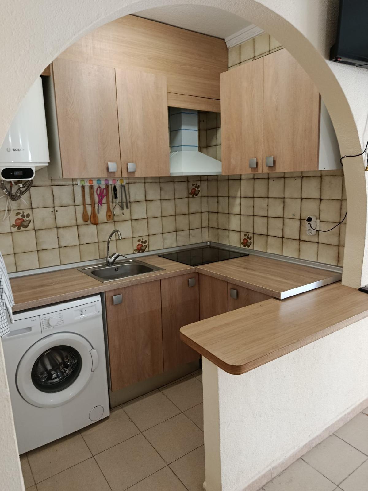 We present a charming apartment in the sought-after Cabo Cervera area of Torrevieja
