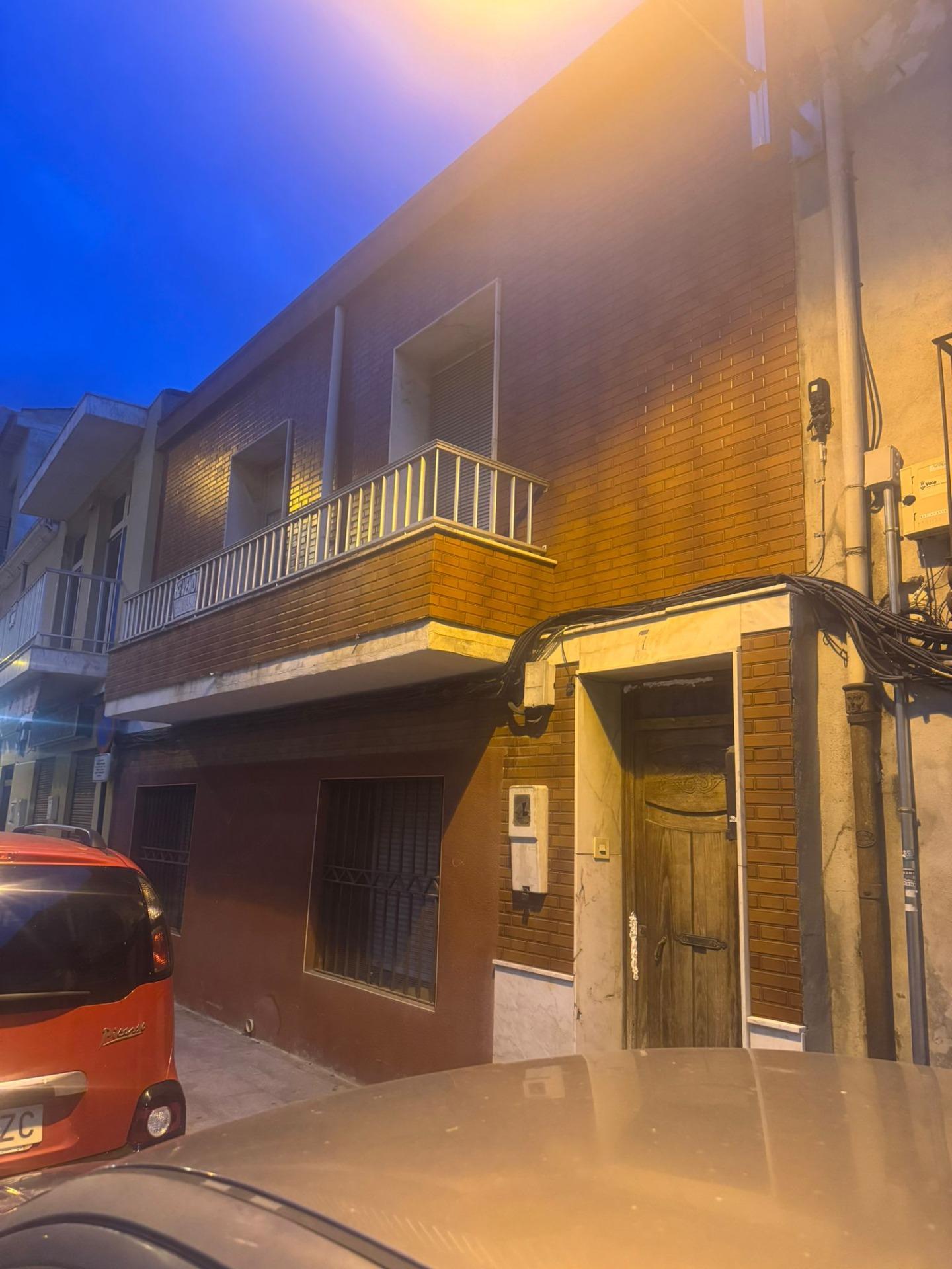 Ħafna Potenzjal: Fatturazzjoni ta’ Oħla 7 Sħun u 3 Baġien – L-Opportunità ta’ Investiment f’Orihuela