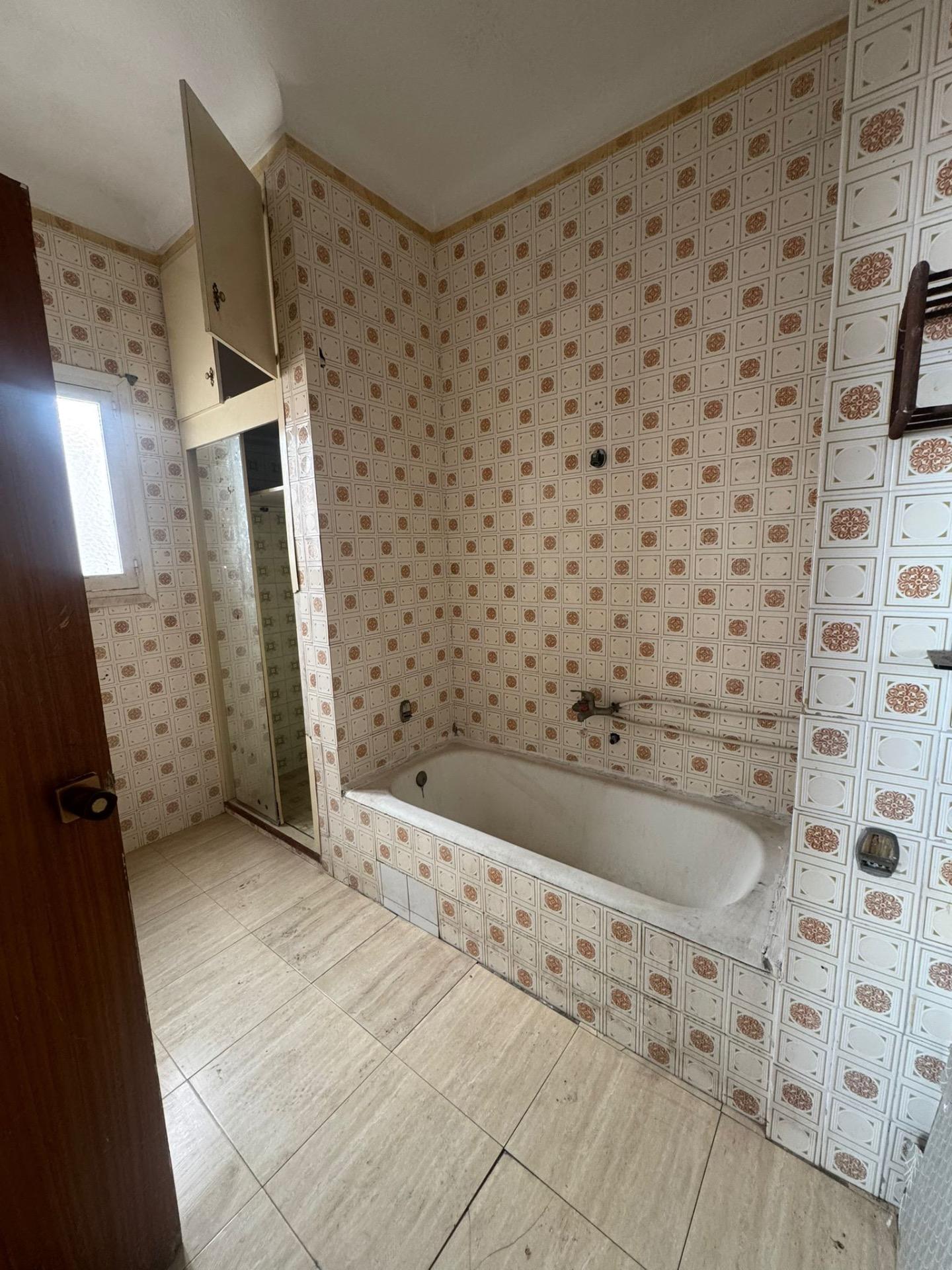 Bathroom in apartment for sale in Guardamar del Segura