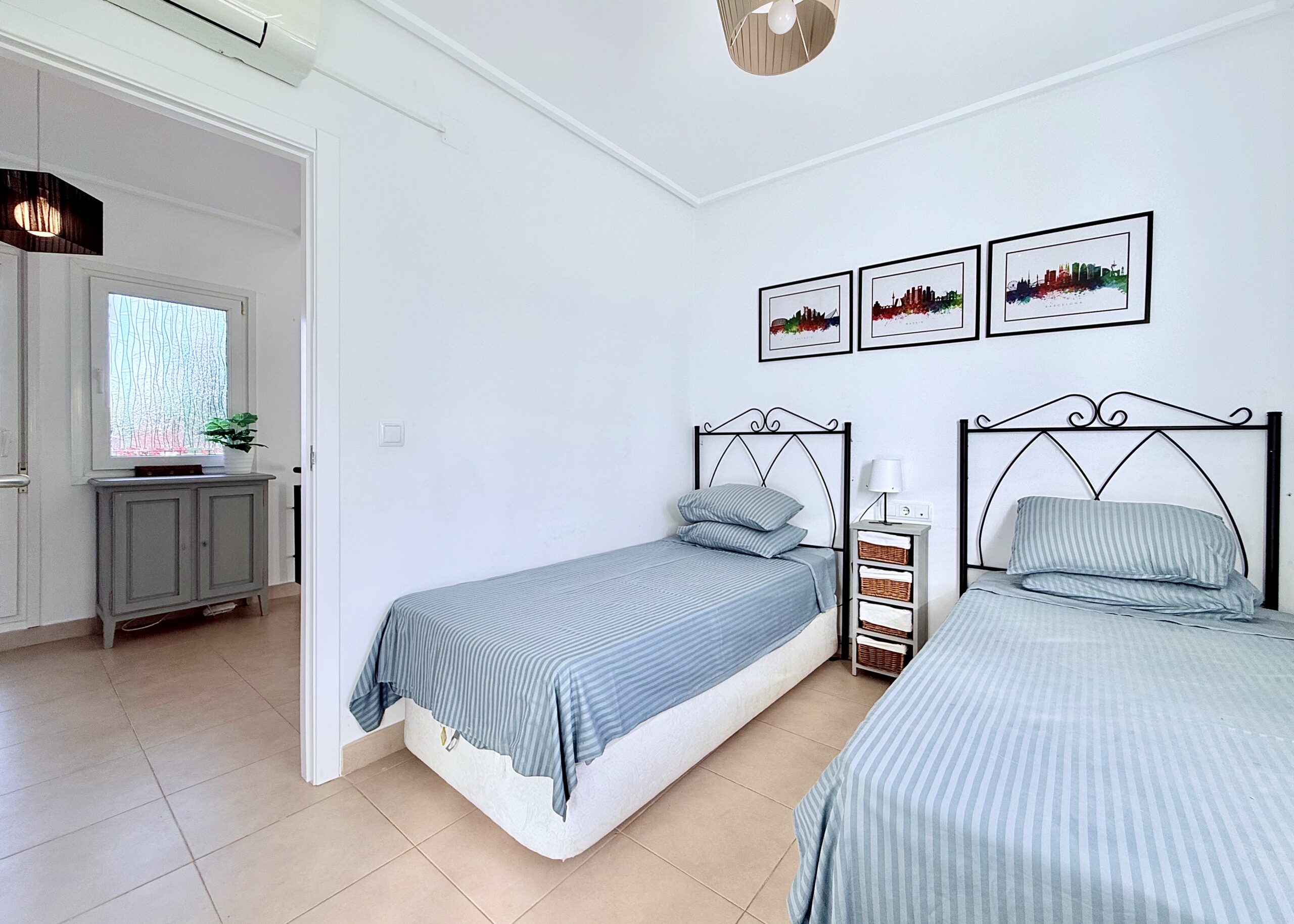 Master bedroom in villa for sale in Mar Menor Golf Resort
