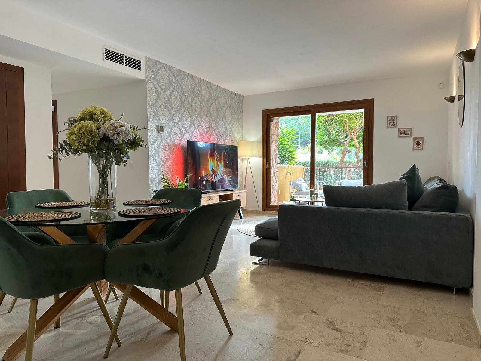 Garden in apartment for sale in Punta Prima