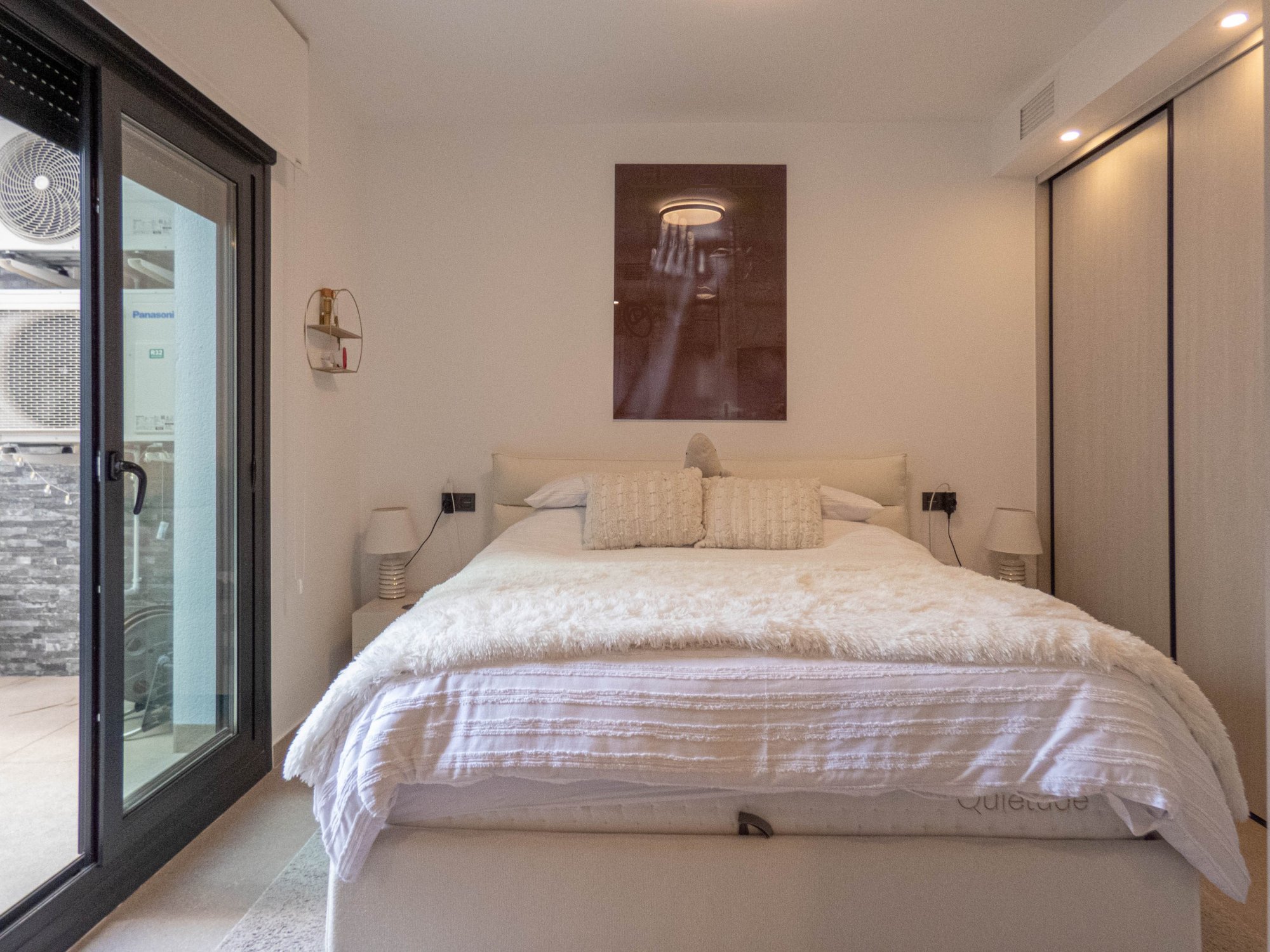 Master bedroom in apartment for sale in Guardamar del Segura