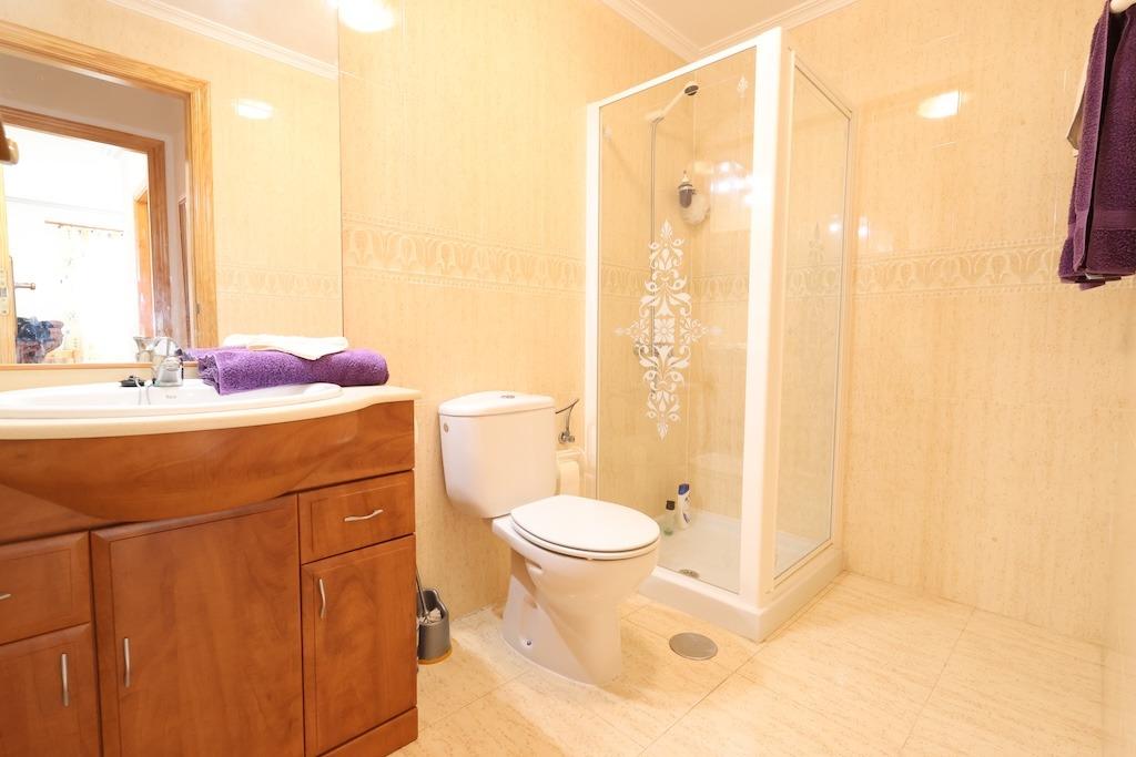 Bathroom in bungalow for sale in Orihuela Costa