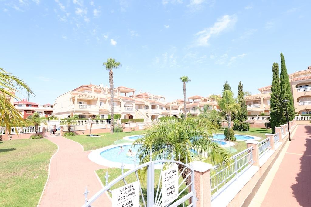 Bedroom in bungalow for sale in Orihuela Costa