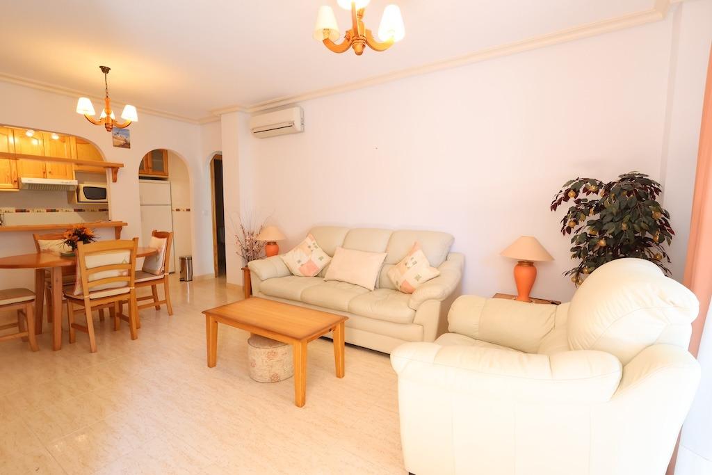 Dining area in bungalow for sale in Orihuela Costa