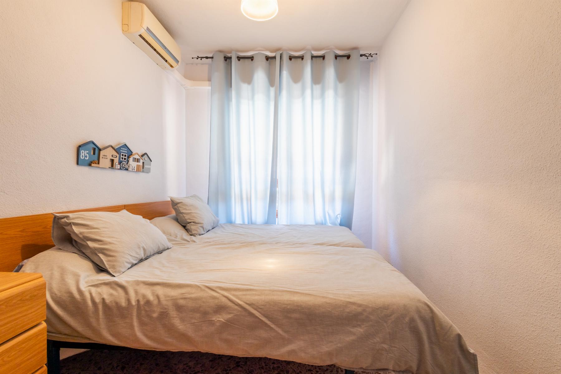 Master bedroom in apartment for sale in Torrevieja