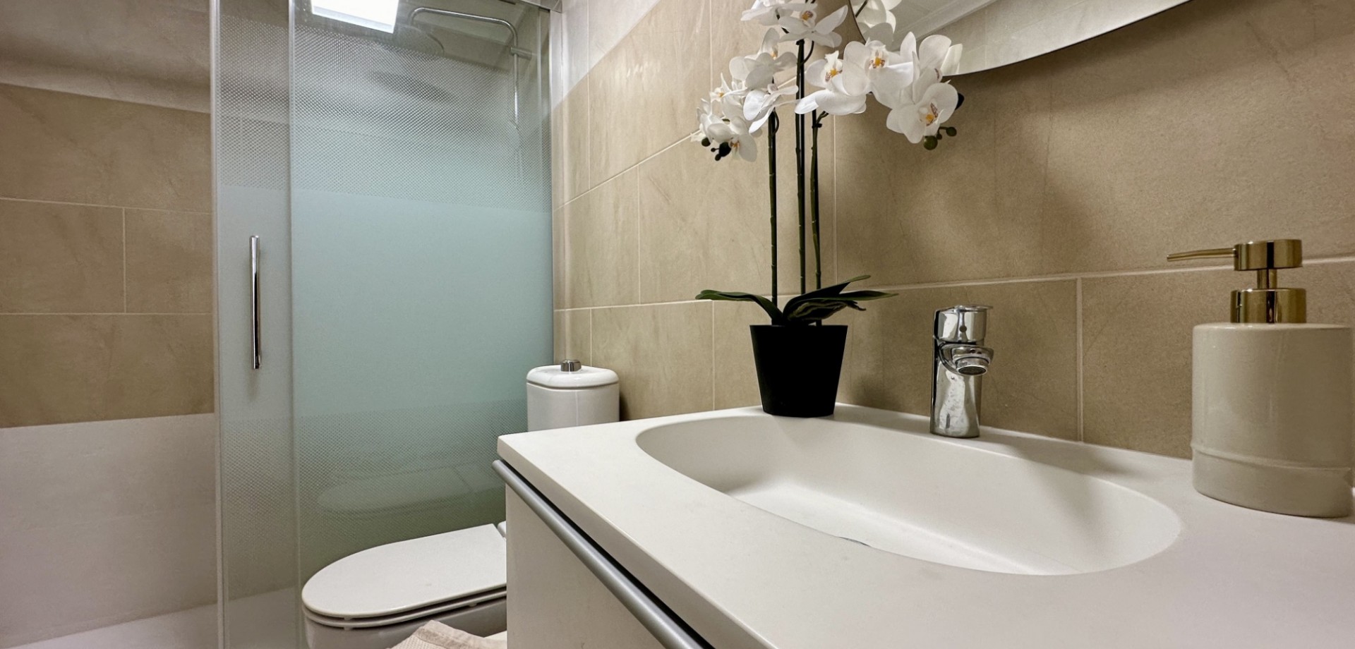 Master bedroom in apartment for sale in Torrevieja