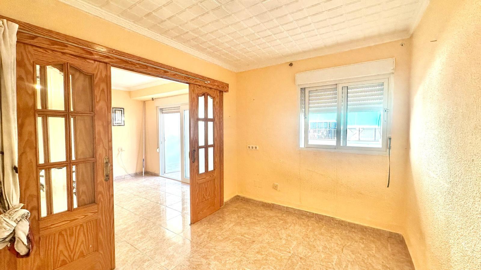 Bedroom in apartment for sale in Torrevieja