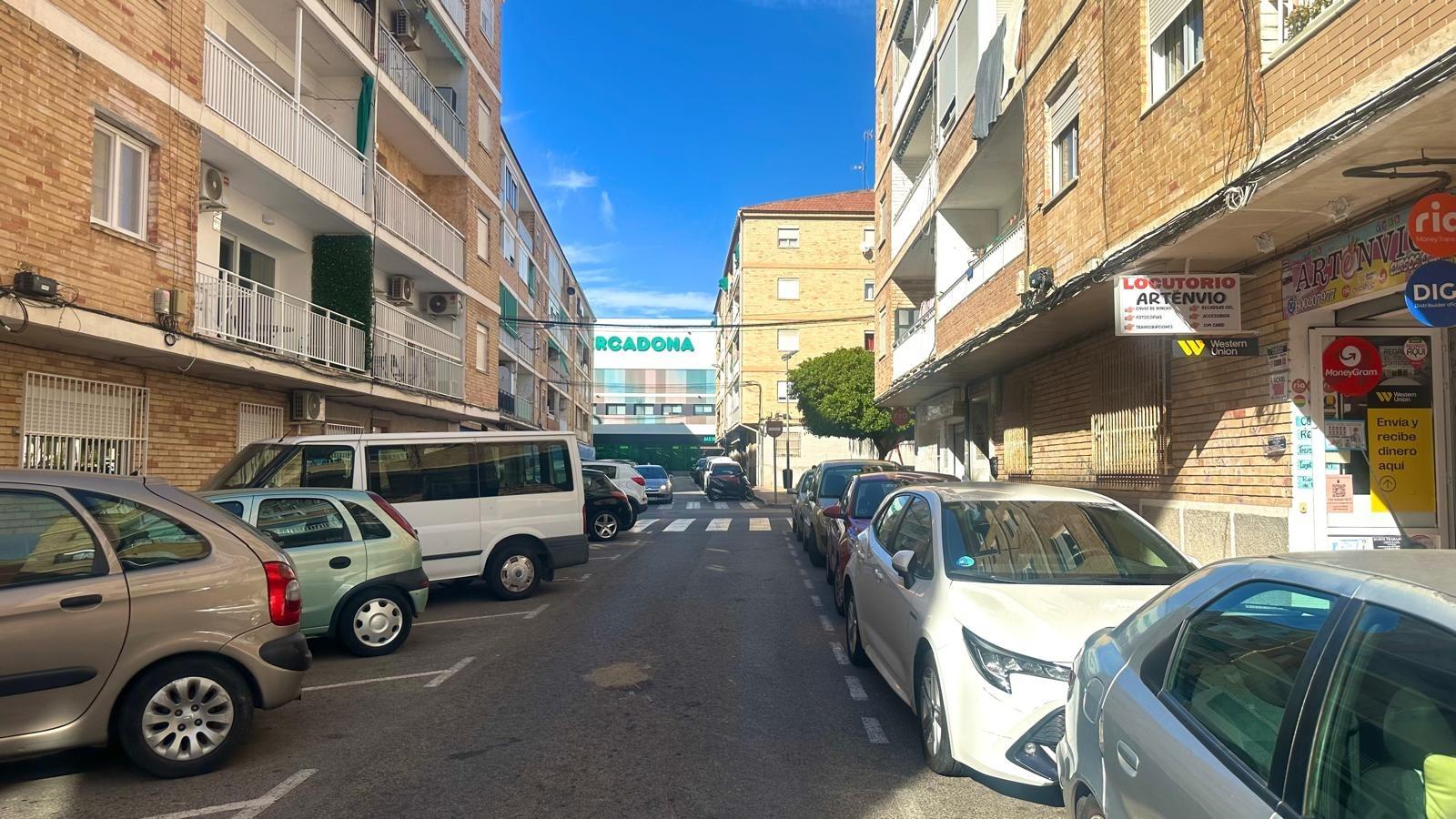 Spacious corner flat 500 metres from the beach in Colonia San Esteban, Torrevieja We present this sp